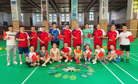 8.ng电子游戏南山羽毛球社群发展南山业主羽毛球集体交谊赛_副本.jpg